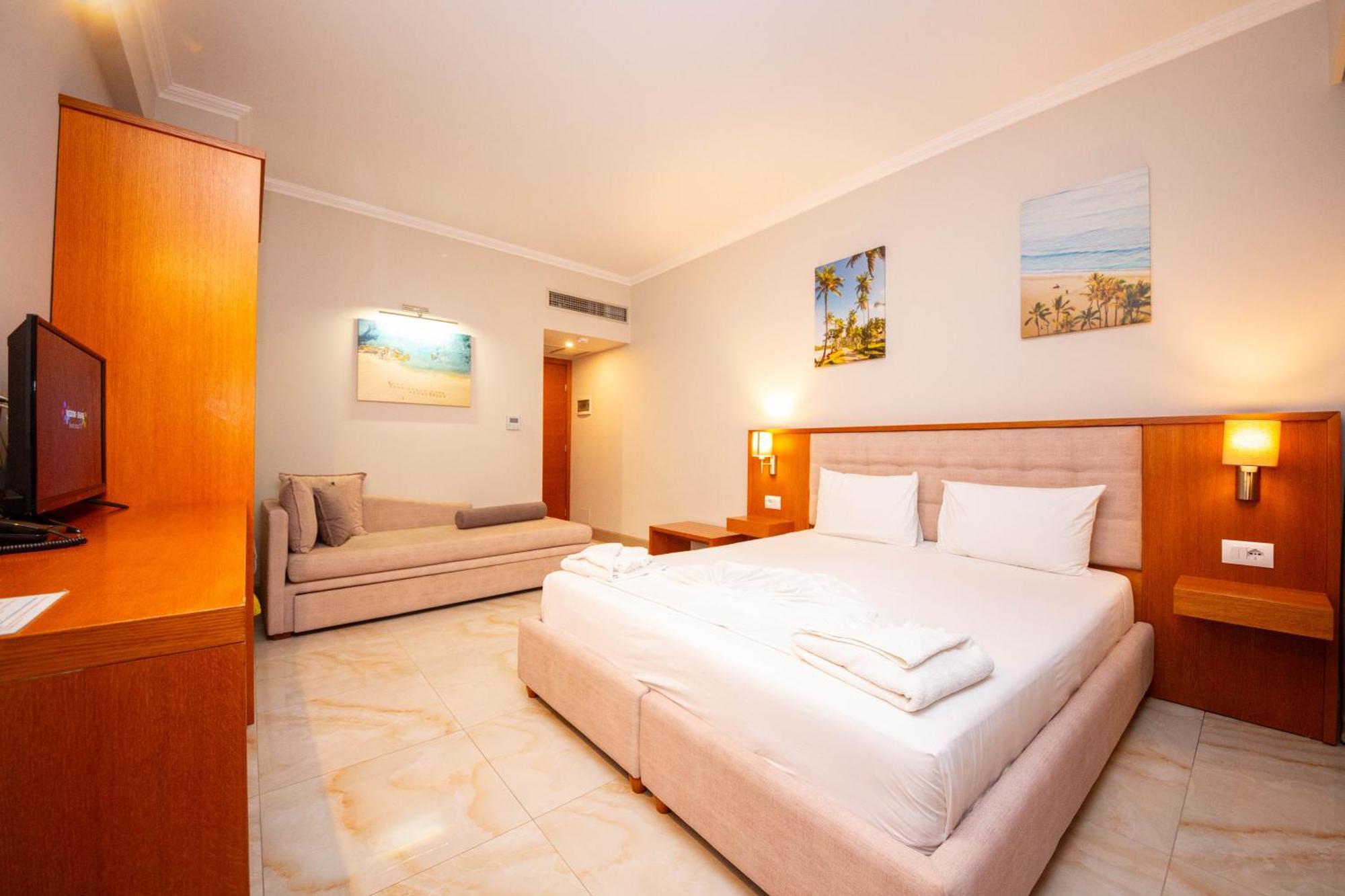 Hotel Sole Mare Ksamil Exteriör bild