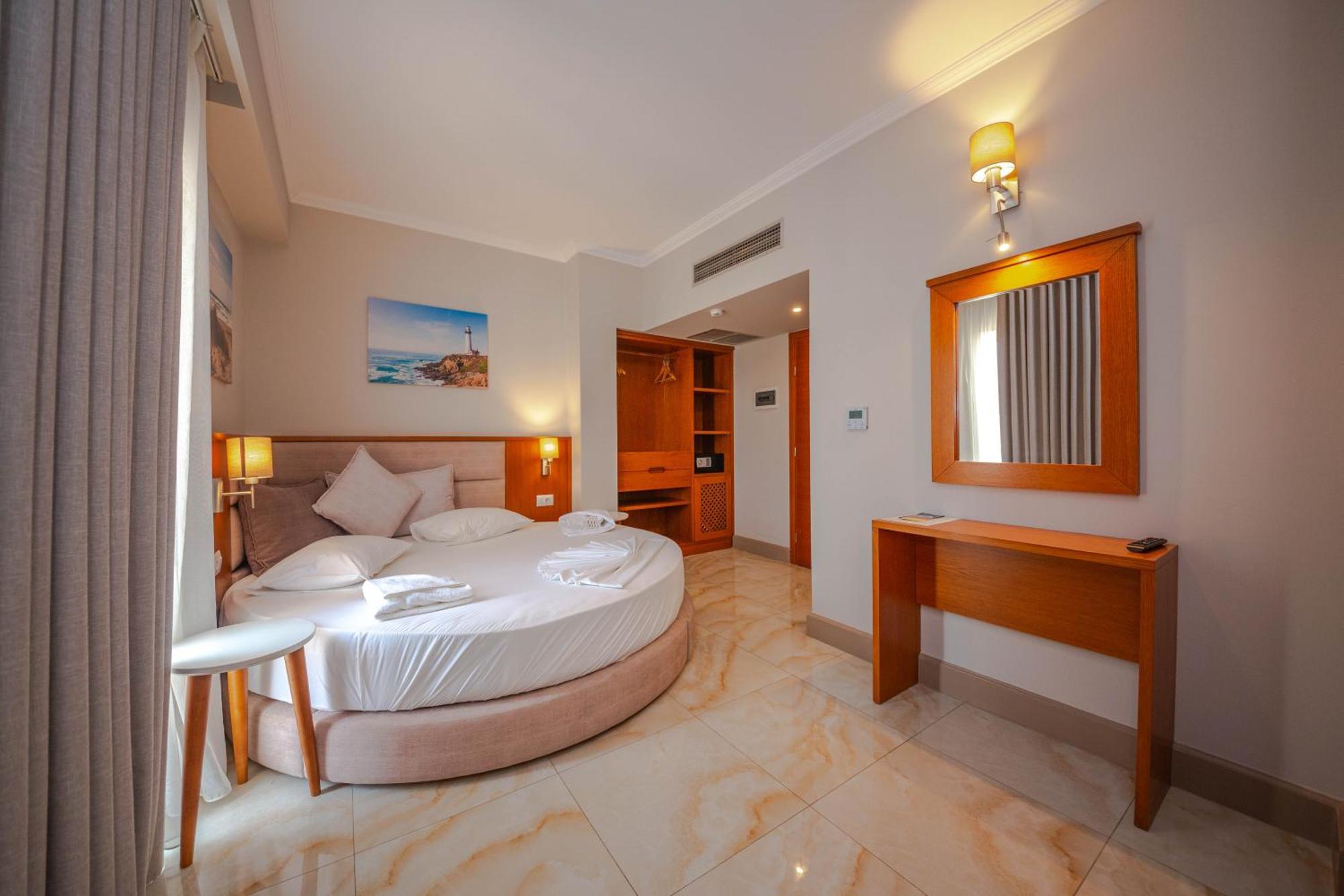 Hotel Sole Mare Ksamil Exteriör bild